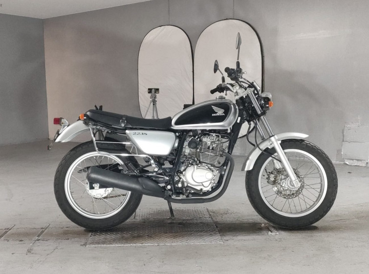 Мотоцикл Honda CB223S з пробігом 4056 km