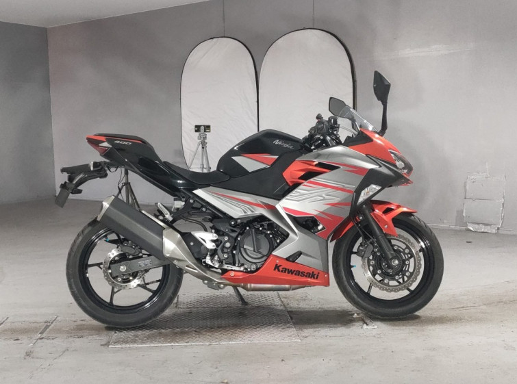 Мотоцикл Kawasaki NINJA400 з пробігом 13983 km