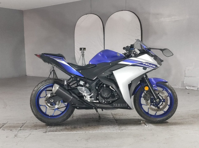 Мотоцикл Yamaha YZF-R25 с пробегом 1128 km