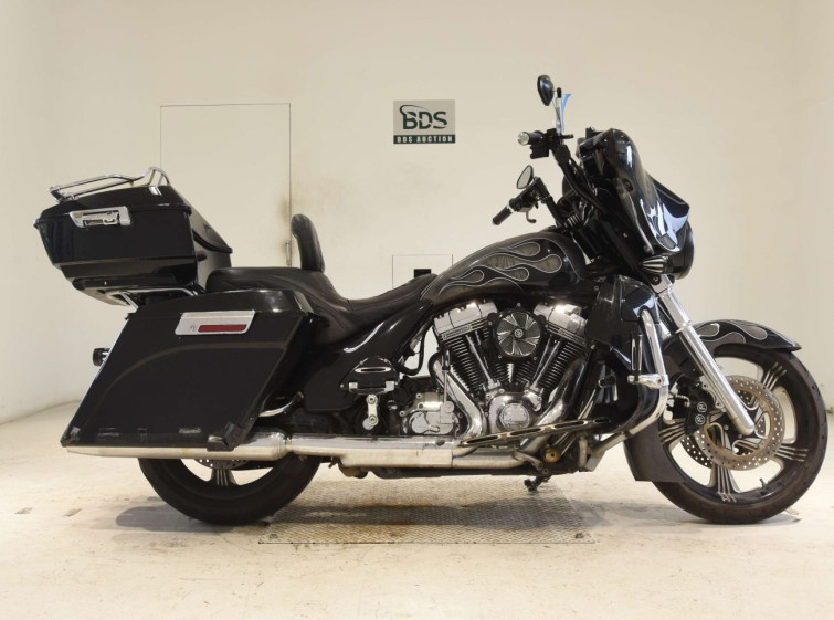 Мотоцикл HD ELECTRA GLIDE FLHTCUSE1800 с пробегом 125783 km