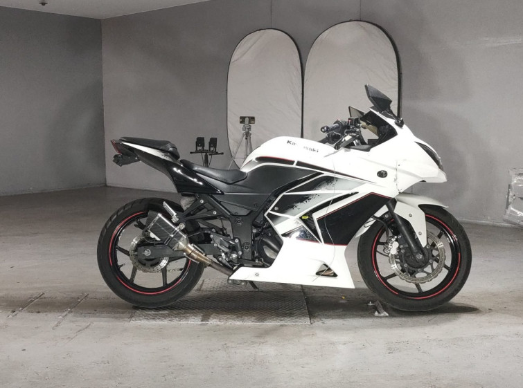 Мотоцикл Kawasaki NINJA250R з пробігом 4734 km