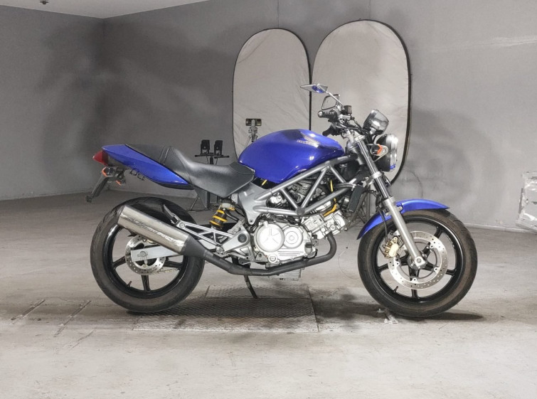 Мотоцикл Honda VTR250 з пробігом 8864 km