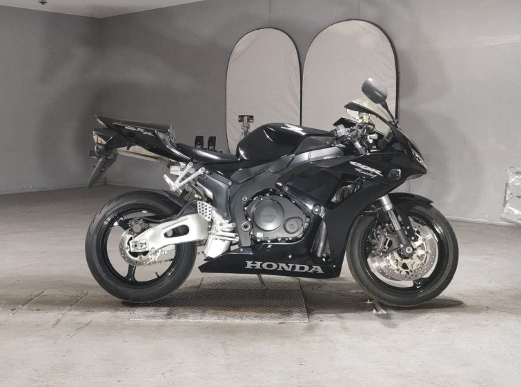 Мотоцикл Honda CBR1000RR с пробегом 9345 km