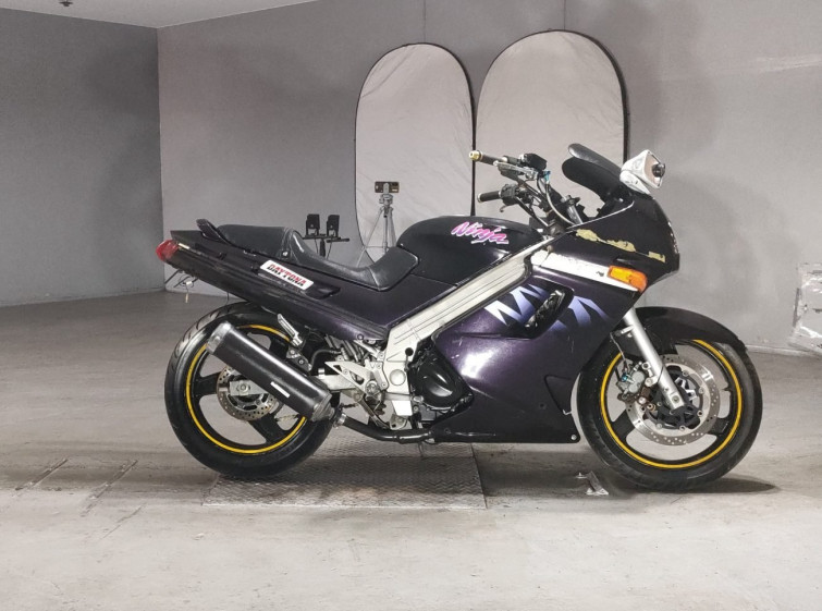 Мотоцикл Kawasaki ZZ-R250 с пробегом 1250 km