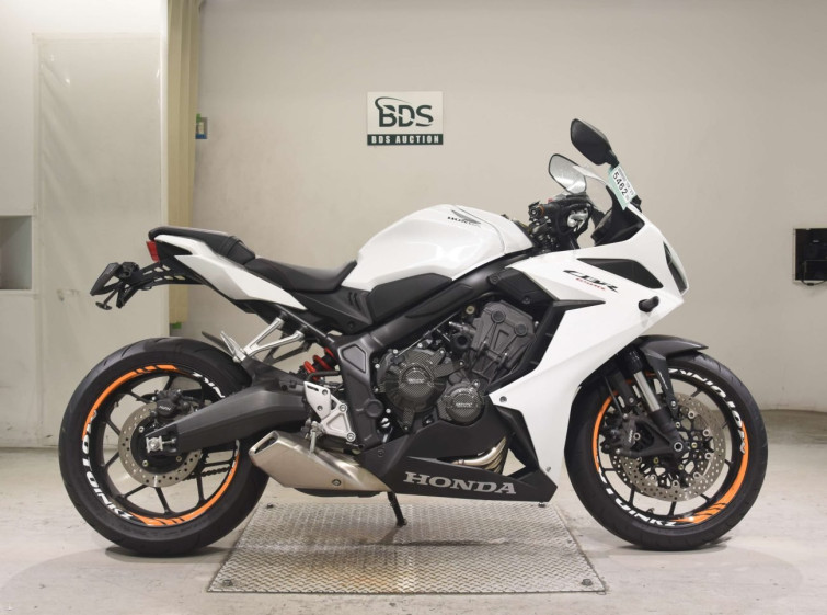 Мотоцикл Honda CBR650R з пробігом 6636 km