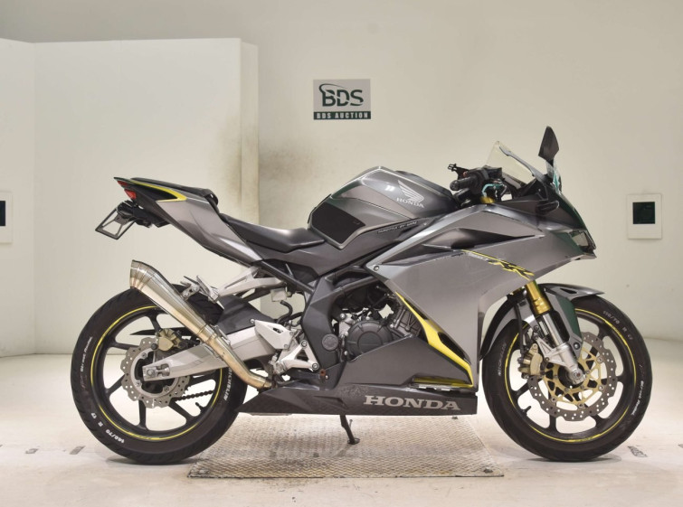 Мотоцикл Honda CBR250RR с пробегом 18228 km