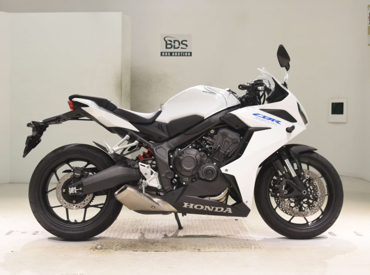 Мотоцикл Honda CBR650R з пробігом 6640 km
