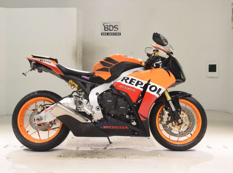 Мотоцикл Honda CBR1000RR с пробегом 17355 km
