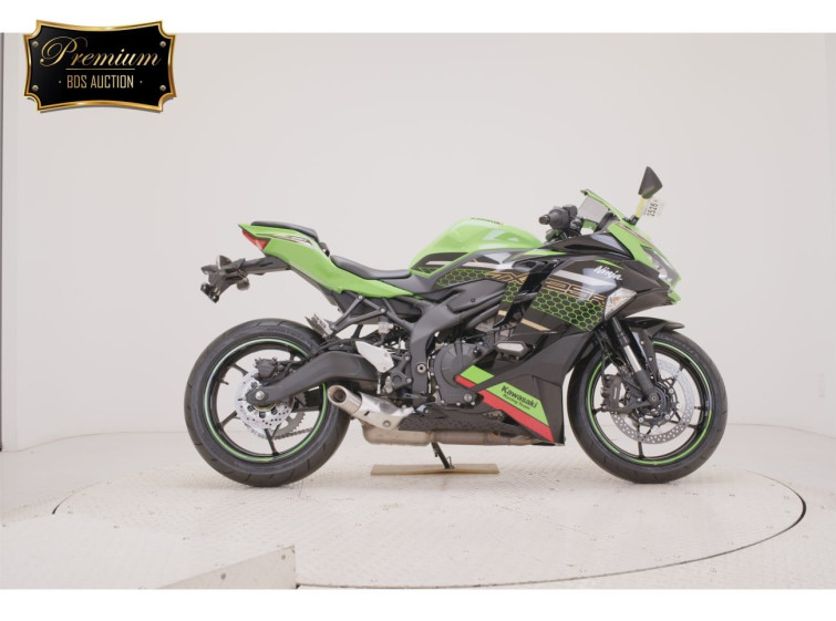 Мотоцикл Kawasaki NINJA ZX-25R с пробегом 3420 km
