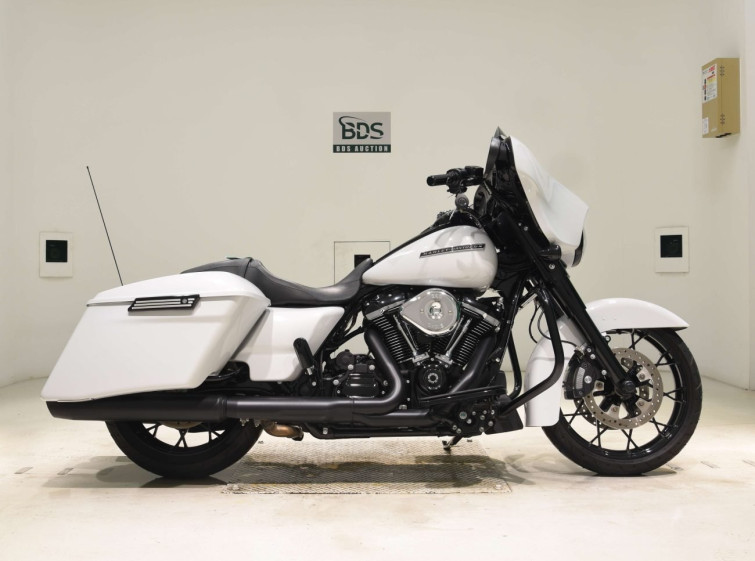 Мотоцикл HD STREET GLIDE FLHXS1870 с пробегом 5317 km