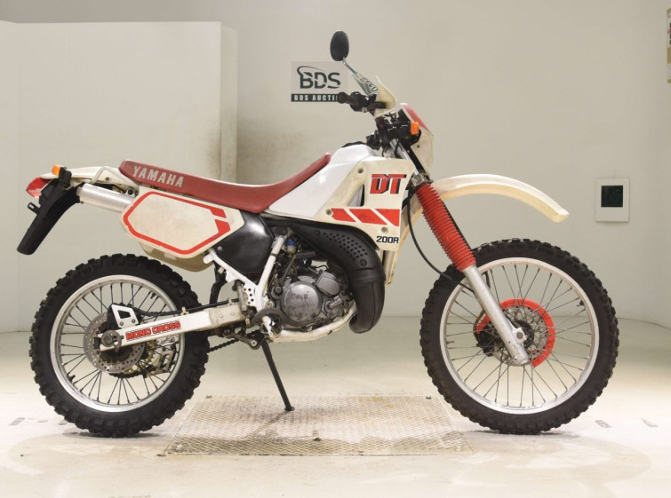 Мотоцикл Yamaha DT200R с пробегом 8884 km