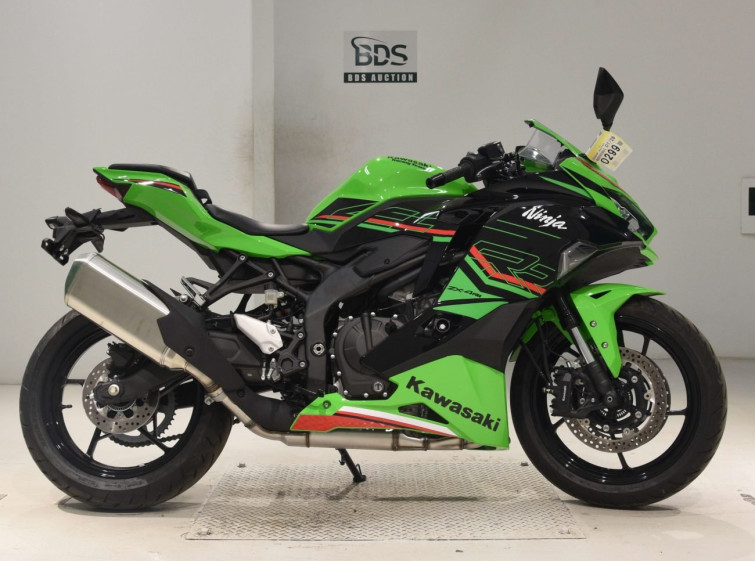 Мотоцикл Kawasaki ZX-4RR с пробегом 195 km