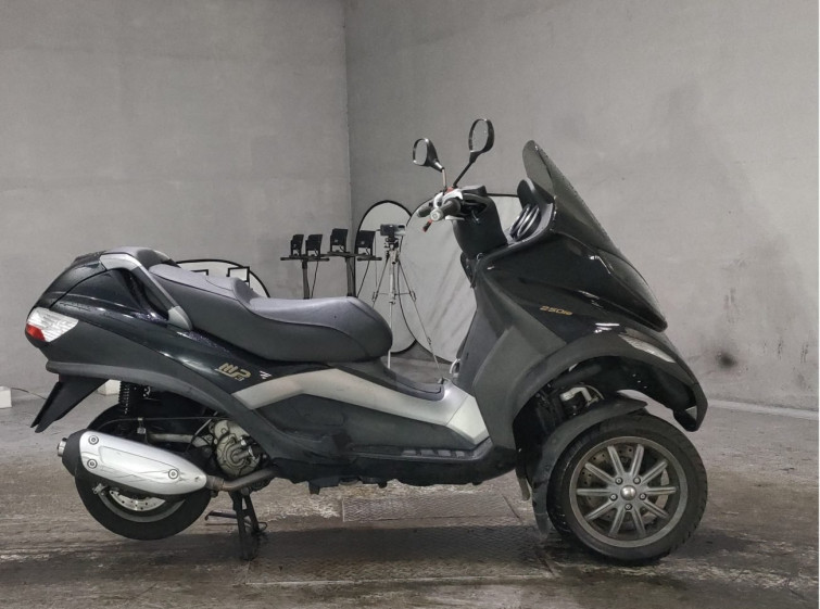 Мотоцикл Piaggio PEERAGE MP3 250RL з пробігом 7853 km