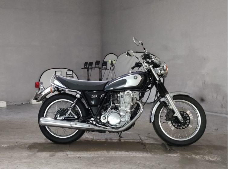Мотоцикл Yamaha SR400 с пробегом 1750 km