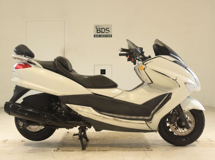 Мотоцикл Yamaha MAJESTY250