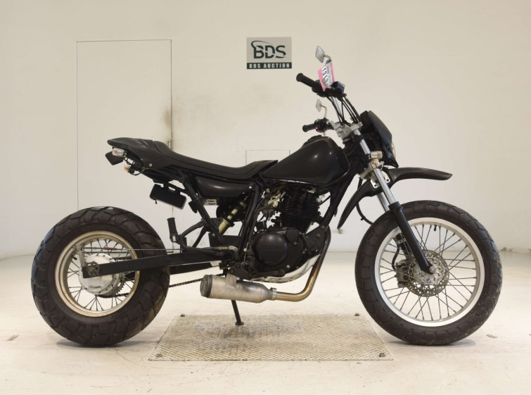 Мотоцикл Yamaha TW225 с пробегом 2119 km