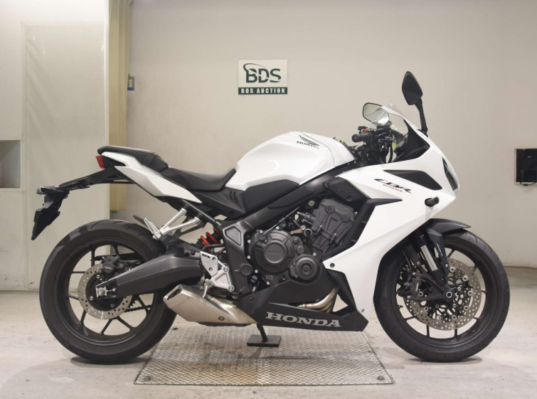 Мотоцикл Honda CBR650R с пробегом 26470 km