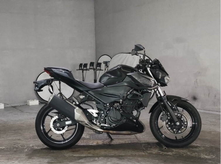 Мотоцикл Kawasaki Z400 з пробігом 2519 km