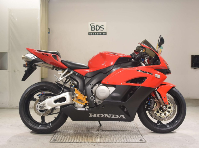 Мотоцикл Honda CBR1000RR с пробегом 19846 km
