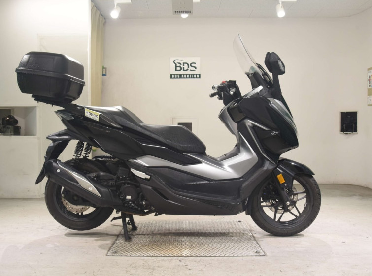 Мотоцикл Honda FORZA з пробігом 7766 km