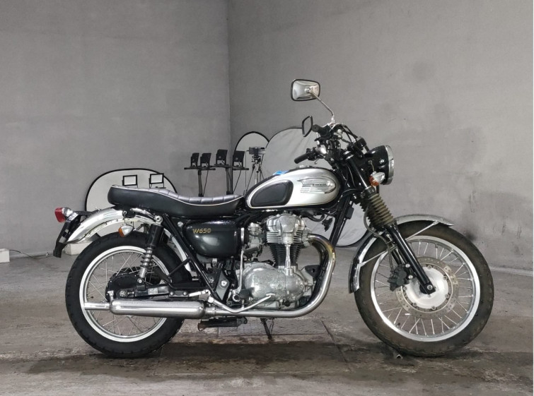 Мотоцикл Kawasaki W650 с пробегом 8417 km