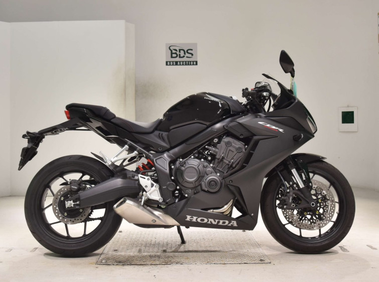 Мотоцикл Honda CBR650R с пробегом 1457 km