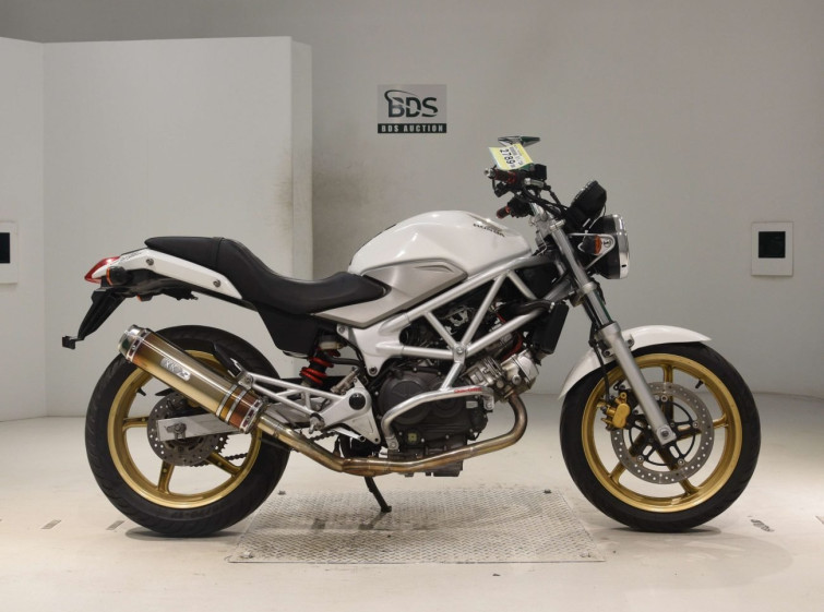 Мотоцикл Honda VTR250 с пробегом 42700 km