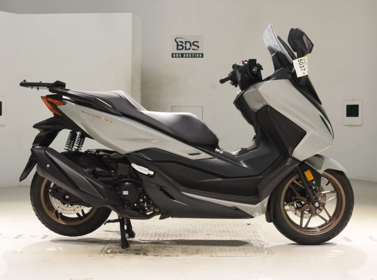 Мотоцикл Honda FORZA з пробігом 8233 km