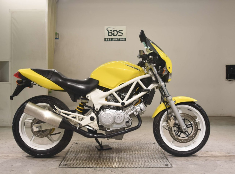 Мотоцикл Honda VTR250 с пробегом 2183 km