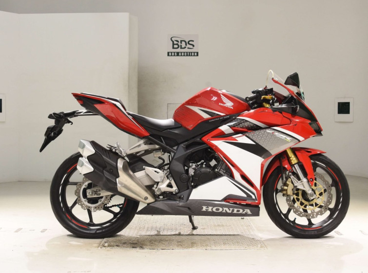 Мотоцикл Honda CBR250RR с пробегом 17754 km