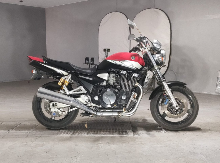 Мотоцикл Yamaha XJR1300 с пробегом 27954 km