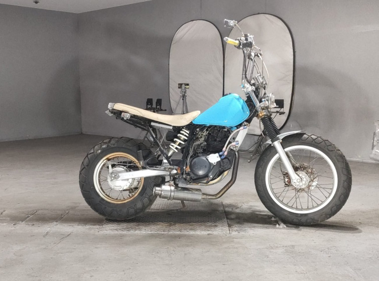 Мотоцикл Yamaha TW225 с пробегом 7467 km