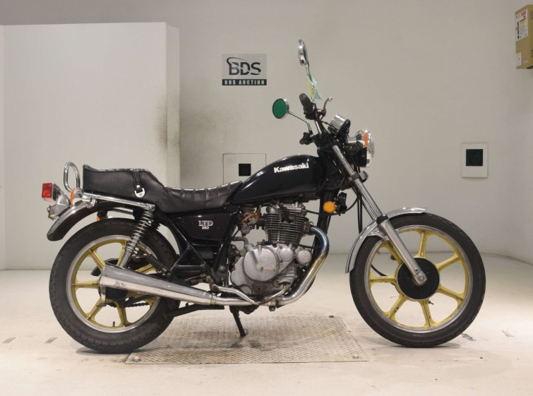 Мотоцикл Kawasaki Z250LTD з пробігом 8324 km