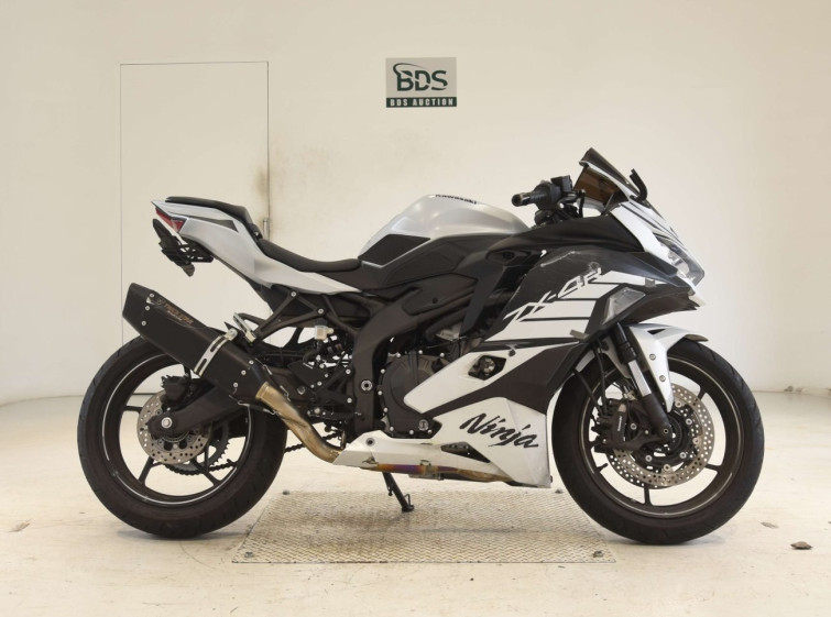 Мотоцикл Kawasaki ZX-4R SE з пробігом 7260 km