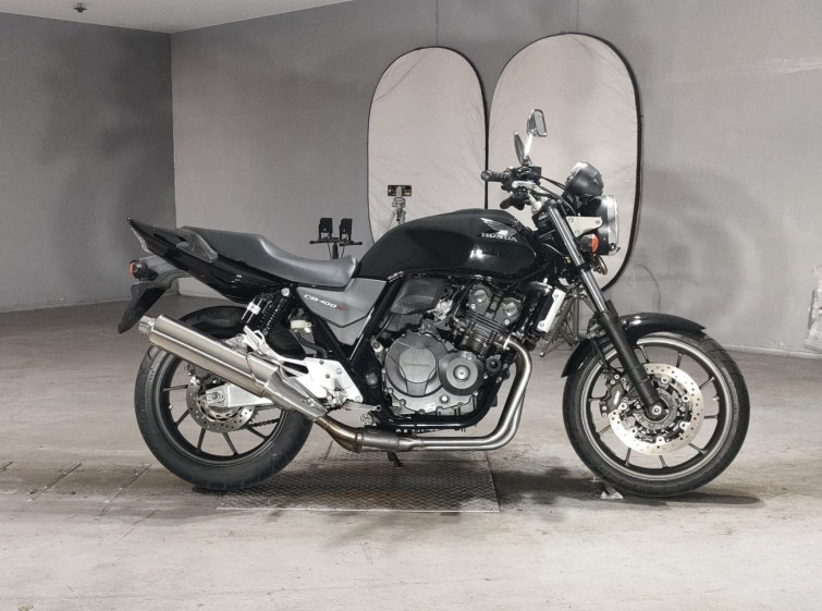 Мотоцикл Honda CB400SFV с пробегом 3747 km