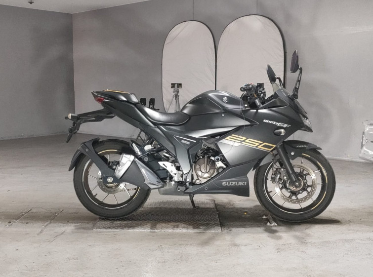 Мотоцикл Suzuki GIXXER250SF с пробегом 26643 km