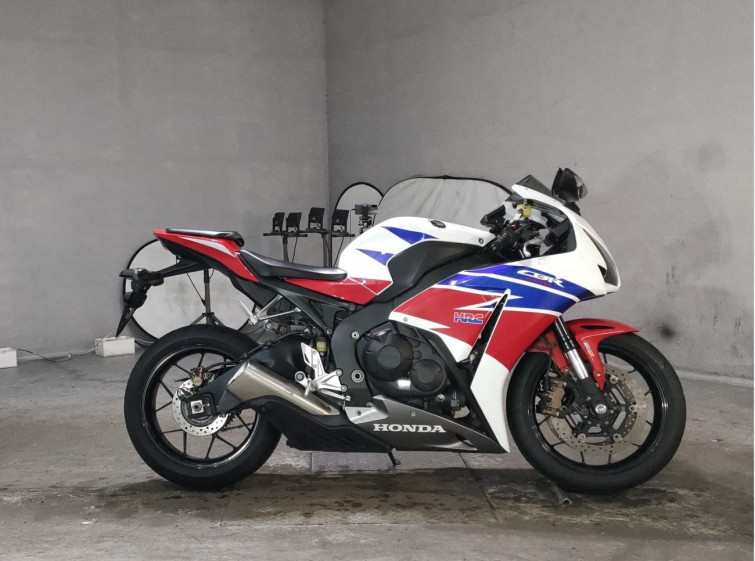 Мотоцикл Honda CBR1000RR с пробегом 5935 km
