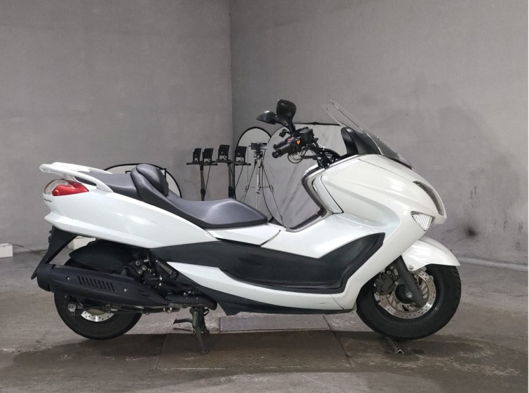 Мотоцикл Yamaha MAJESTY250