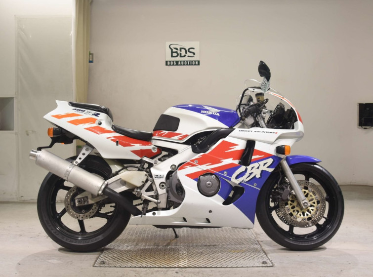 Мотоцикл Honda CBR400RR с пробегом 43758 km
