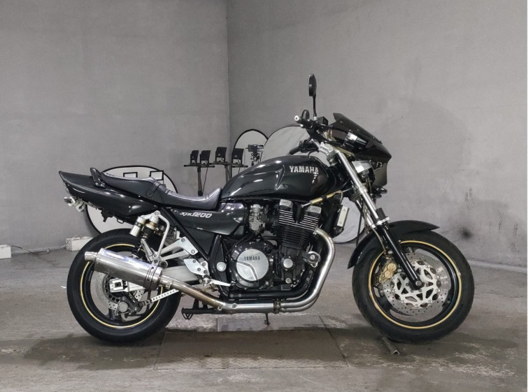 Мотоцикл Yamaha XJR1200 з пробігом 44161 km