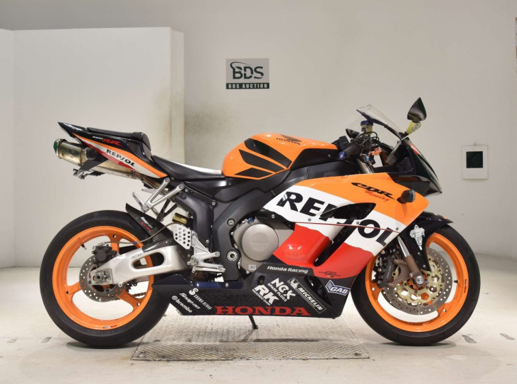 Мотоцикл Honda CBR1000RR с пробегом 26883 km