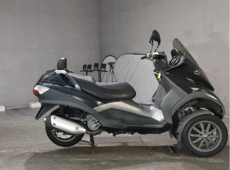 Мотоцикл Piaggio PEERAGE MP3 250RL з пробігом 13929 km