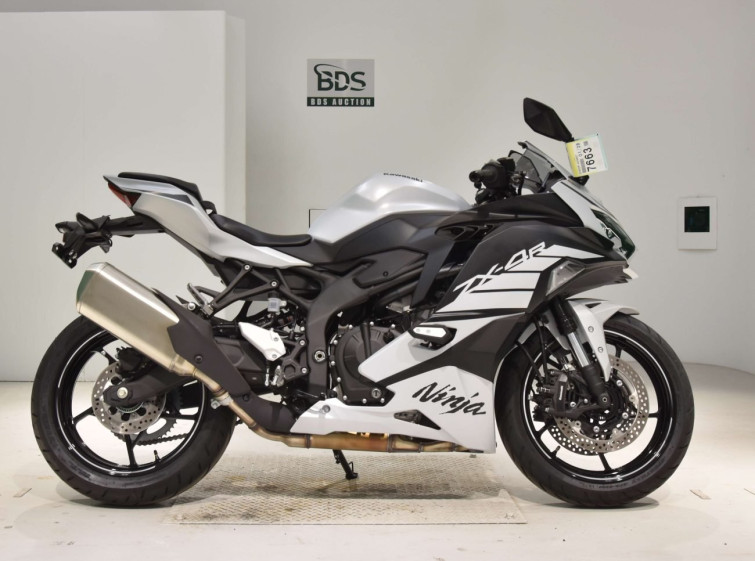 Мотоцикл Kawasaki ZX-4R SE з пробігом 630 km