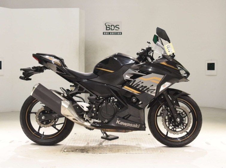 Мотоцикл Kawasaki NINJA400 з пробігом 10475 km