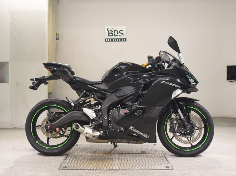 Мотоцикл Kawasaki NINJA ZX-25R с пробегом 12508 km