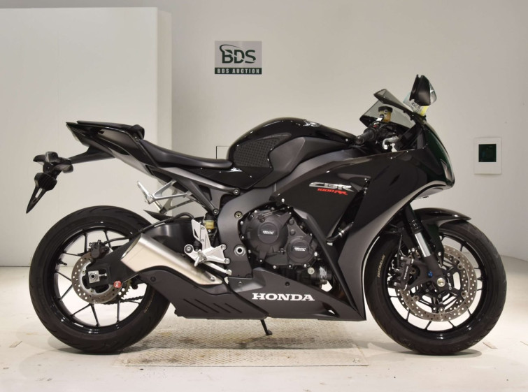 Мотоцикл Honda CBR1000RR с пробегом 8743 km