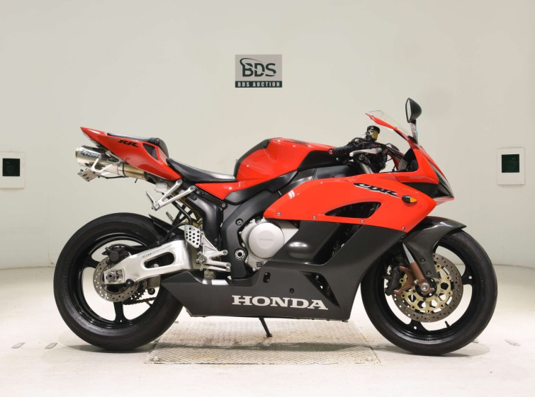 Мотоцикл Honda CBR1000RR с пробегом 63934 km