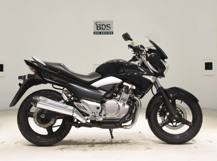 Мотоцикл Suzuki GSR250 с пробегом 17134 km