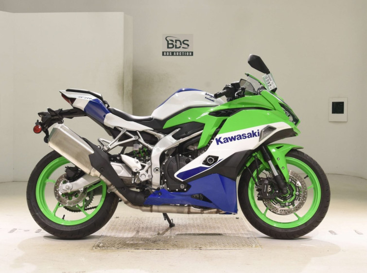 Мотоцикл Kawasaki ZX-4RR с пробегом 6449 km