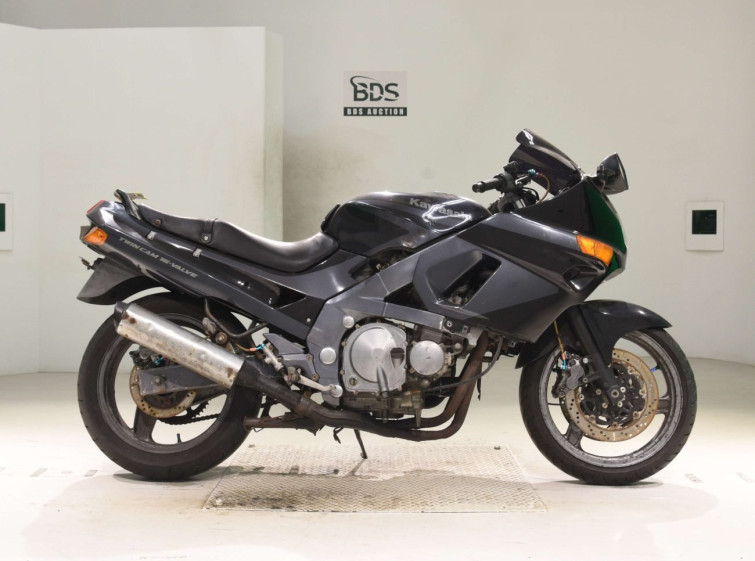 Мотоцикл Kawasaki ZZ-R400 с пробегом 29107 km